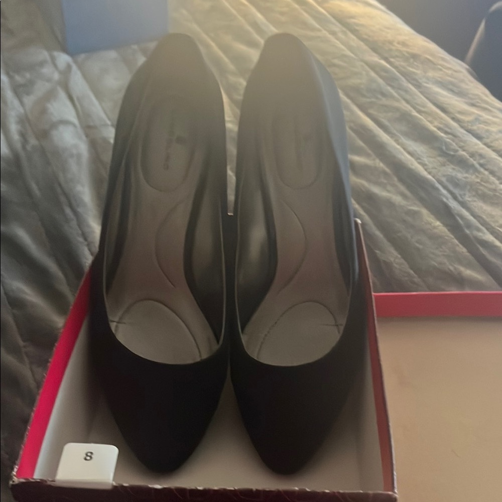 Bandolino Black Suede Heels Elegant Pumps